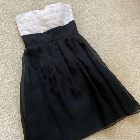 WHBM Black and White Strapless Dress in 00